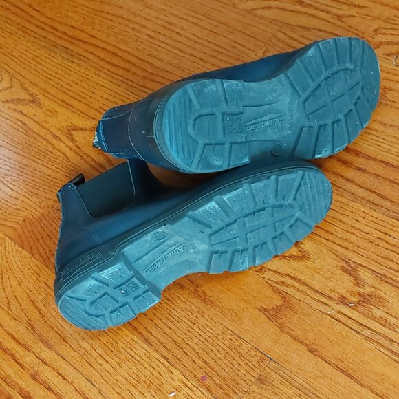 Dark Navy Blundstones, US women's 8.5 - Picture 4 of 4